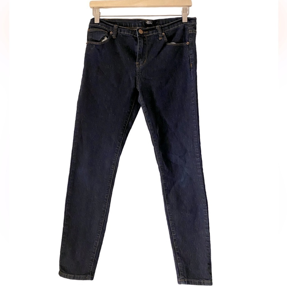 FOREVER 21 DARK BLUE SKINNY JEANS SIZE 30‎